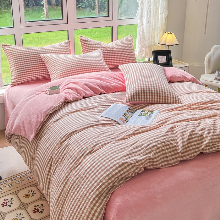 91家纺网 家纺一手货源 找家纺 2024最新无印良品风双拼全棉色织水洗棉加牛奶绒四件套简约全棉拼牛奶绒 棉+绒-蜜粉小格