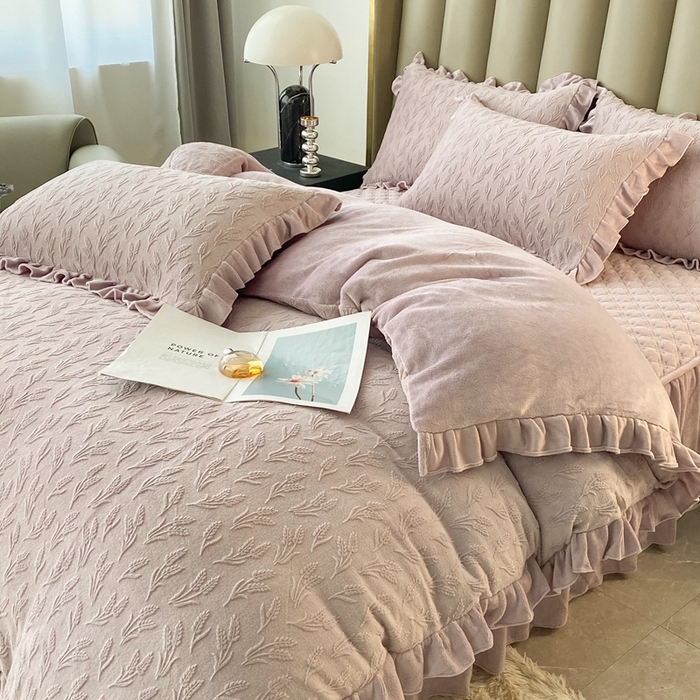 91家纺网 家纺一手货源 找家纺 美伦美焕 2024新款雕花绒床盖四件套（控价238） 大麦-芋紫
