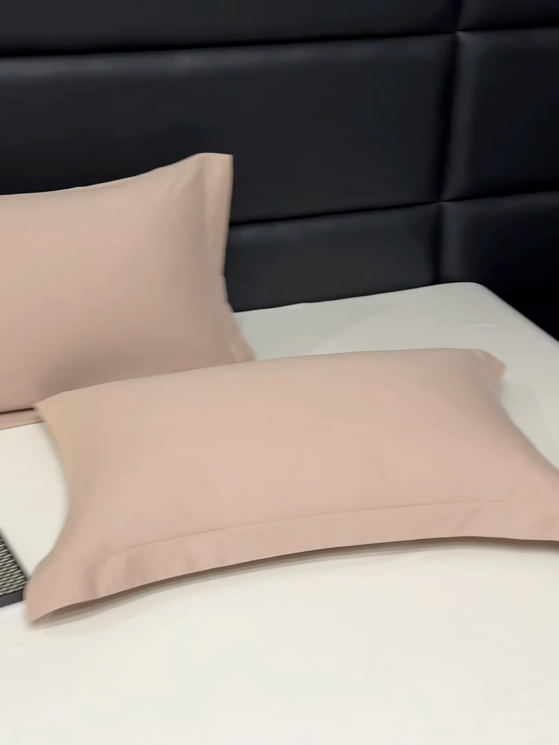 91家纺网 家纺一手货源 找家纺 莱阁亿 2025秋冬新款高支高密全棉纯棉磨毛双拼纯色单枕套 枕套单件 灰紫&摩登灰