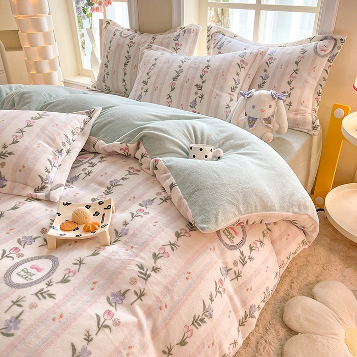 91家纺网 家纺一手货源 找家纺 妖妖家纺 2024新款高克重200克印花牛奶绒四件套 戴佳