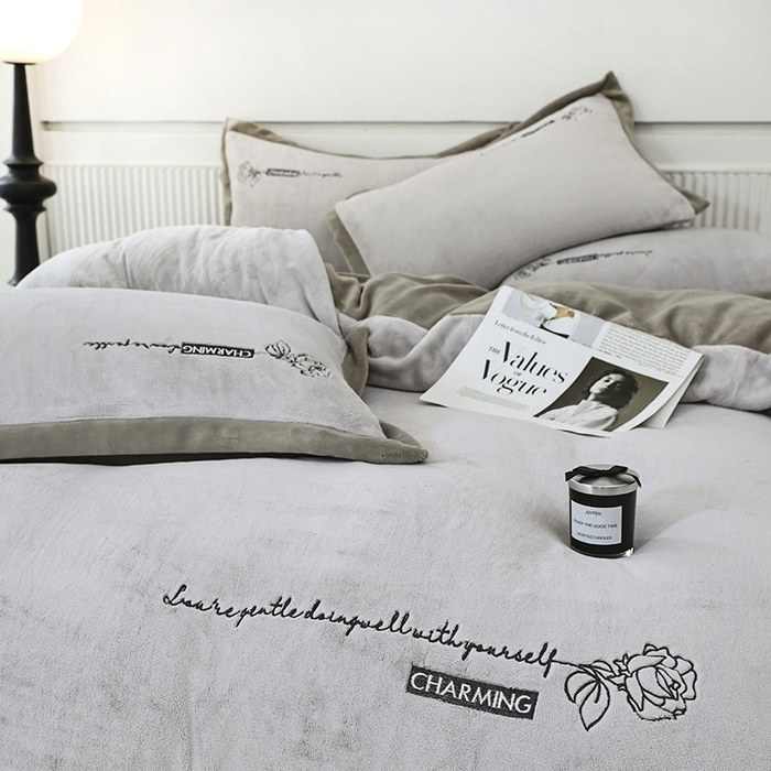 91家纺网 家纺一手货源 找家纺 大渔生活 2025新款牛奶绒刺绣四件套-玫瑰故事 玫瑰故事-灰色