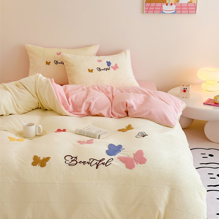 91家纺网 家纺一手货源 找家纺 沐棉 2024新款纯色牛奶绒毛巾绣款四件套 彩色蝴蝶