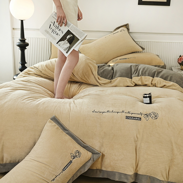 91家纺网 家纺一手货源 找家纺 大渔生活 2025新款牛奶绒刺绣四件套-玫瑰故事 玫瑰故事-卡其