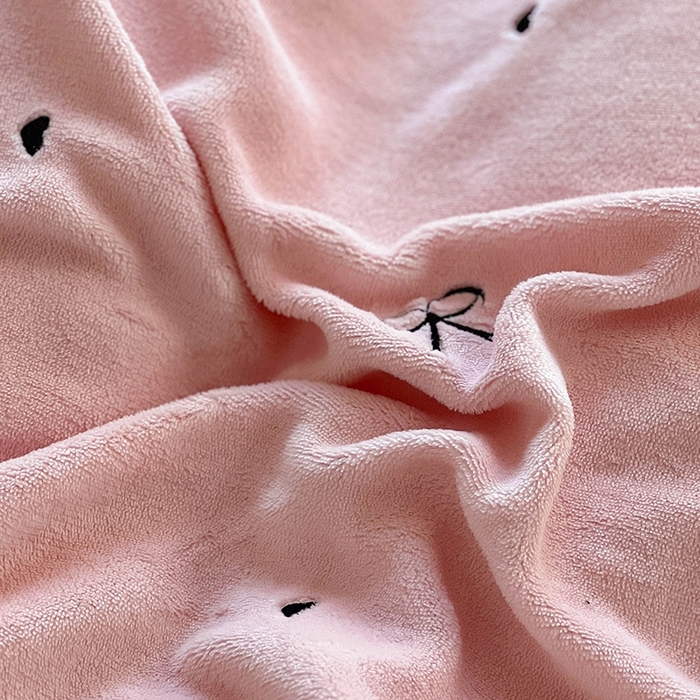 91家纺网 家纺一手货源 找家纺 美梦家纺 2024新款秋冬高克重牛奶绒绣花四件套系列-绒蝴蝶结 绒蝴蝶结-粉玉