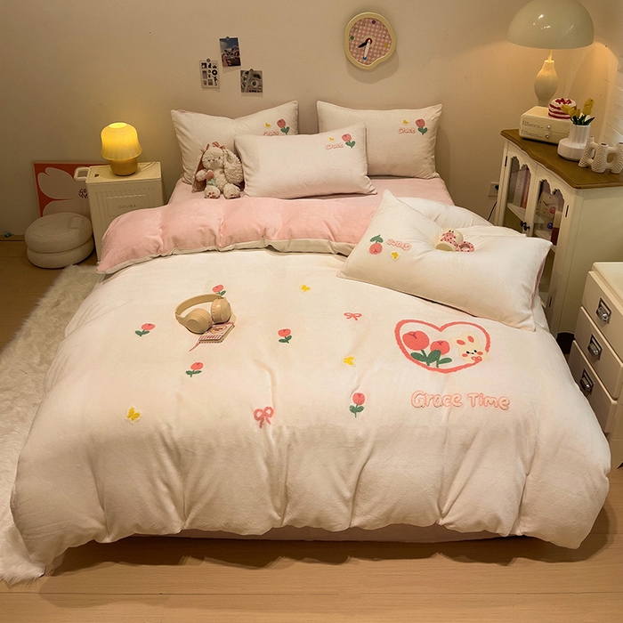 91家纺网 家纺一手货源 找家纺 （总）梦之岛 2024新款ins加厚卡通爱心小兔毛巾绣牛奶绒四件套