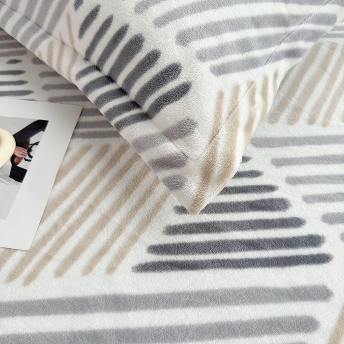 91家纺网 家纺一手货源 找家纺 翎盈家纺 2024新款加厚高克重牛奶绒枕头套 柏拉图-灰