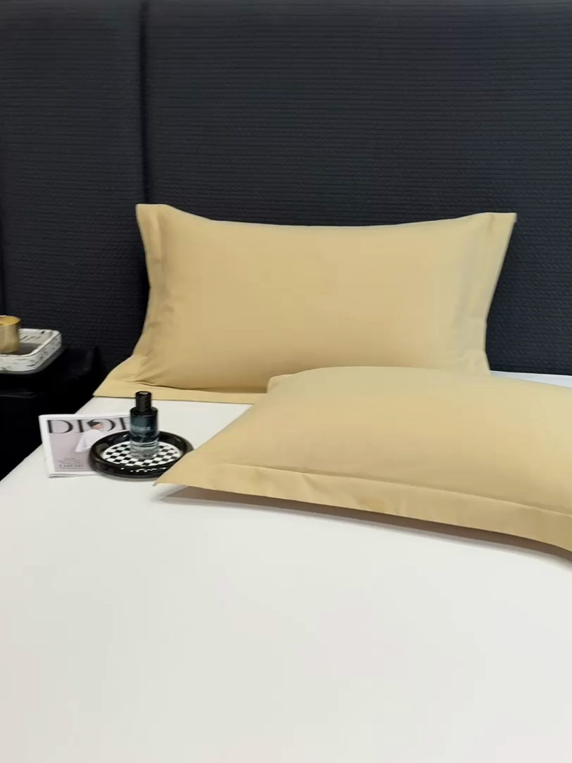 91家纺网 家纺一手货源 找家纺 莱阁亿 2025秋冬新款高支高密全棉纯棉磨毛双拼纯色单枕套 枕套单件 芒果黄&巧克力