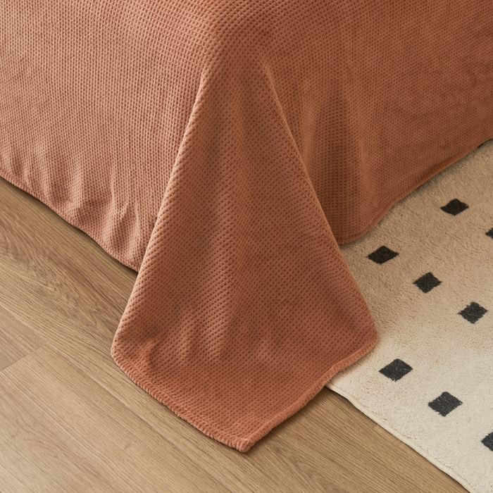 91家纺网 家纺一手货源 找家纺 吾诺家居 2024新款秋冬华夫格牛奶绒单床单系列 焦糖咖