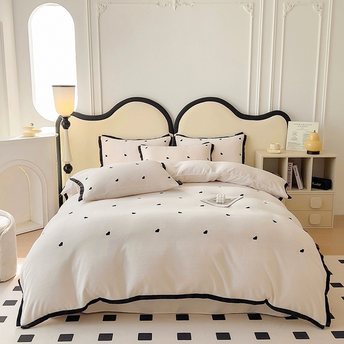 91家纺网 家纺一手货源 找家纺 美梦家纺 2024新款秋冬高克重牛奶绒绣花四件套系列-绒蝴蝶结 绒爱心-奶昔白