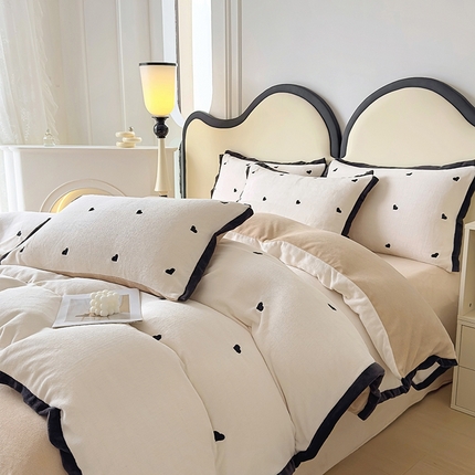 91家纺网 家纺一手货源 找家纺 （总）美梦家纺 2024新款秋冬高克重牛奶绒绣花四件套系列-绒爱心