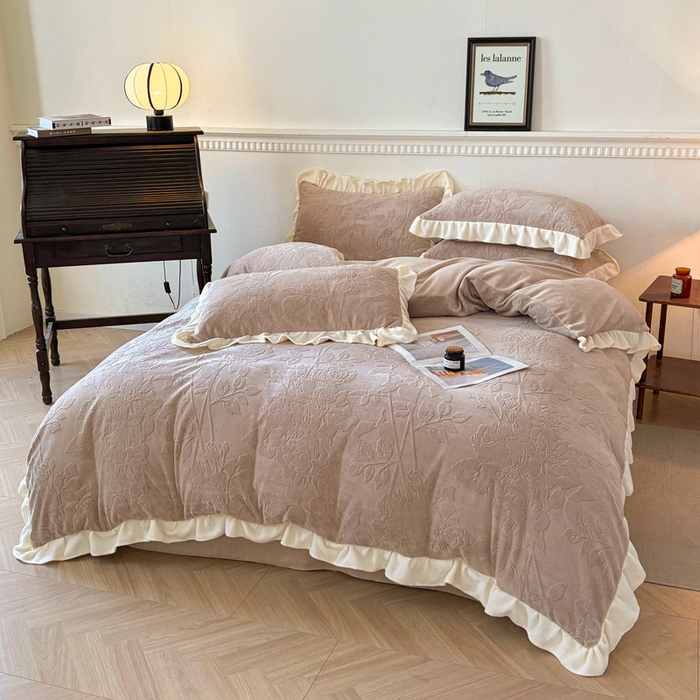 91家纺网 家纺一手货源 找家纺 大境 2024新款维也纳牛奶绒提花四件套维也纳-咖