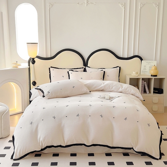 91家纺网 家纺一手货源 找家纺 美梦家纺 2024新款秋冬高克重牛奶绒绣花四件套系列-绒蝴蝶结 绒蝴蝶结-奶昔白