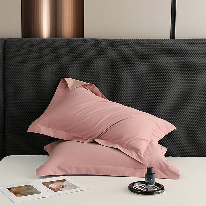 91家纺网 家纺一手货源 找家纺 莱阁亿 2025秋冬新款高支高密全棉纯棉磨毛双拼纯色单枕套 枕套单件 莲红&拿铁