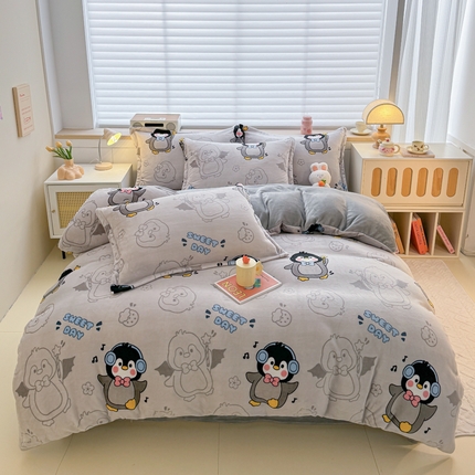 91家纺网 家纺一手货源 找家纺 妖妖家纺 2024新款高克重200克印花牛奶绒四件套 音乐小企鹅