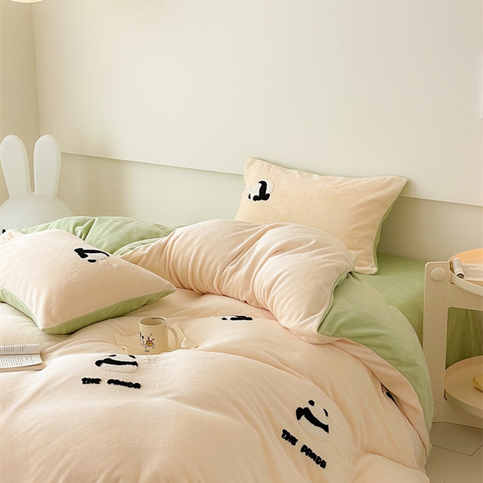 91家纺网 家纺一手货源 找家纺 沐棉 2024新款纯色牛奶绒毛巾绣款四件套 熊猫-米