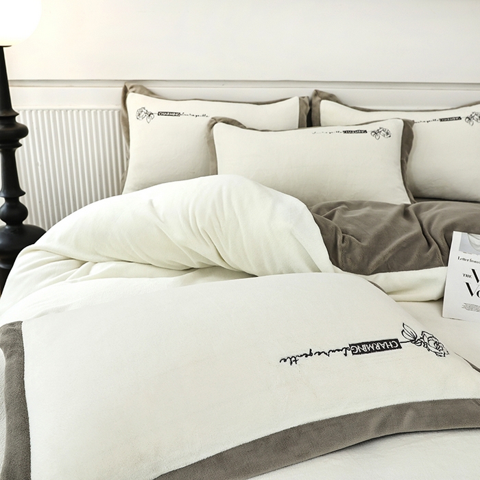 91家纺网 家纺一手货源 找家纺 大渔生活 2025新款牛奶绒刺绣四件套-玫瑰故事 玫瑰故事-白色