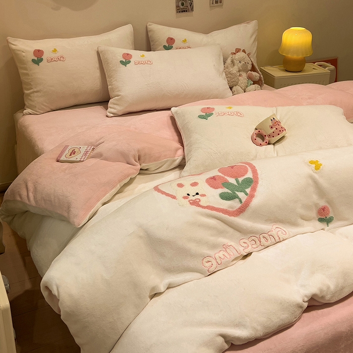 91家纺网 家纺一手货源 找家纺 （总）梦之岛 2024新款ins加厚卡通爱心小兔毛巾绣牛奶绒四件套