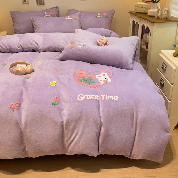 91家纺网 家纺一手货源 找家纺 梦之岛 2024新款ins加厚卡通爱心小兔毛巾绣牛奶绒四件套 爱心小兔-紫