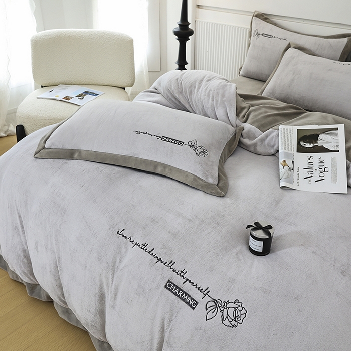 91家纺网 家纺一手货源 找家纺 大渔生活 2025新款牛奶绒刺绣四件套-玫瑰故事 玫瑰故事-灰色