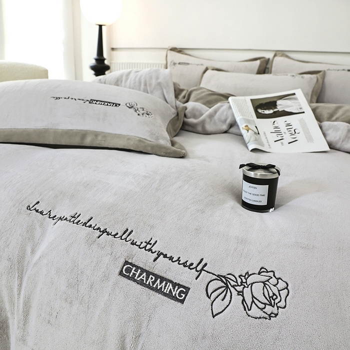 91家纺网 家纺一手货源 找家纺 大渔生活 2025新款牛奶绒刺绣四件套-玫瑰故事 玫瑰故事-灰色