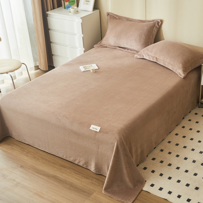91家纺网 家纺一手货源 找家纺 吾诺家居 2024新款秋冬华夫格牛奶绒单床单系列 深驼色