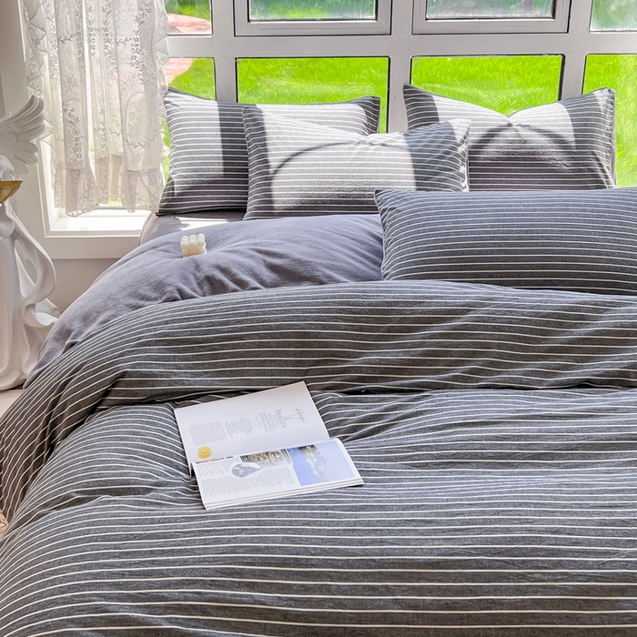 91家纺网 家纺一手货源 找家纺 2024最新款无印良品风双拼全棉色织水洗棉加牛奶绒单品被套简约风全棉拼牛奶绒被套 棉+绒-中条纹深灰