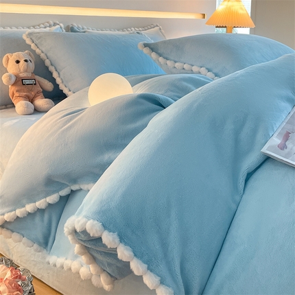 91家纺网 家纺一手货源 找家纺 （总）盛秋家纺 2025新款A类牛奶绒毛球工艺款四件套-琳达（自然光）