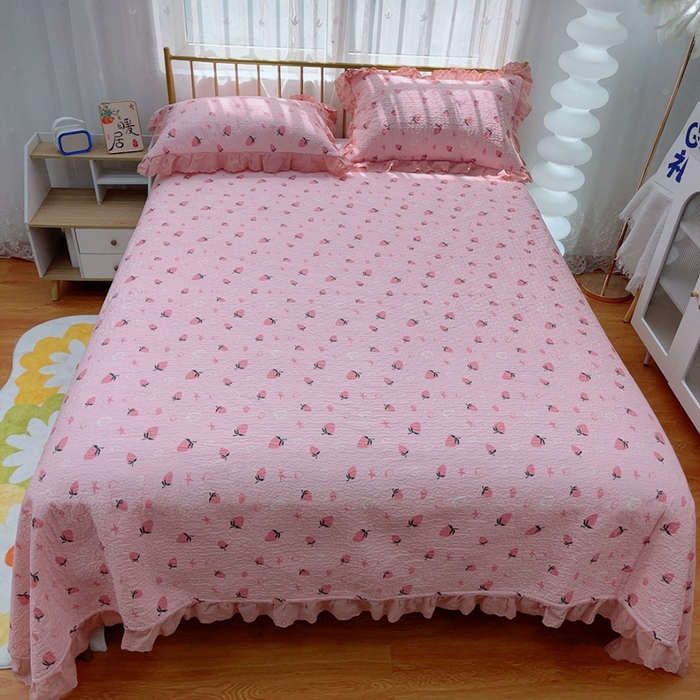 91家纺网 家纺一手货源 找家纺 2024新款亲肤舒适法式床盖三件套 草莓恋人