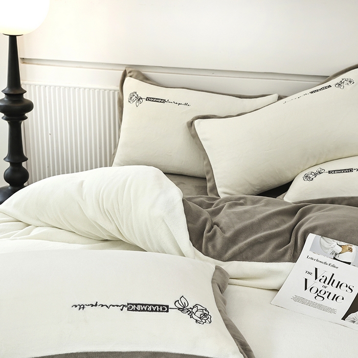 91家纺网 家纺一手货源 找家纺 大渔生活 2025新款牛奶绒刺绣四件套-玫瑰故事 玫瑰故事-白色