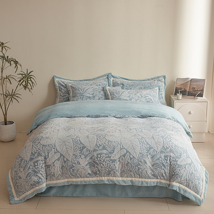 91家纺网 家纺一手货源 找家纺 （总）可恩欣 2025新款牛奶绒雕花宽边双拼色四件套