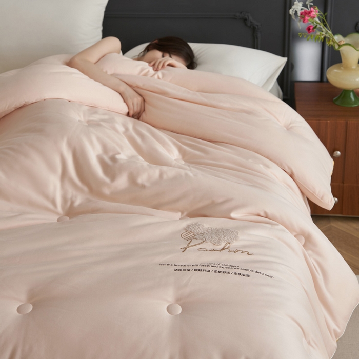 91家纺网 家纺一手货源 找家纺 莱福仕家纺 2024新款A类有氧羊绒抗菌冬被被子被芯 芝芝粉