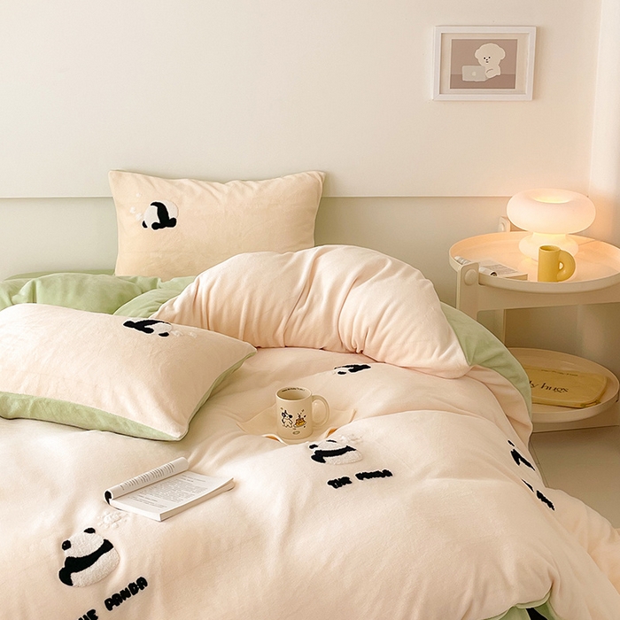 91家纺网 家纺一手货源 找家纺 沐棉 2024新款纯色牛奶绒毛巾绣款四件套 熊猫-米