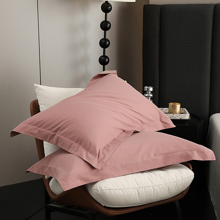 91家纺网 家纺一手货源 找家纺 莱阁亿 2025秋冬新款高支高密全棉纯棉磨毛双拼纯色单枕套 枕套单件 莲红&拿铁