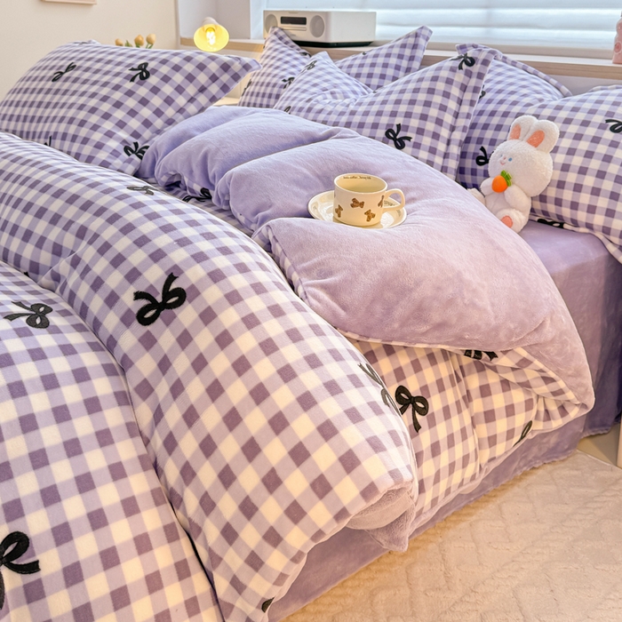 91家纺网 家纺一手货源 找家纺 妖妖家纺 2024新款高克重200克印花牛奶绒四件套 格子蝴蝶结-紫