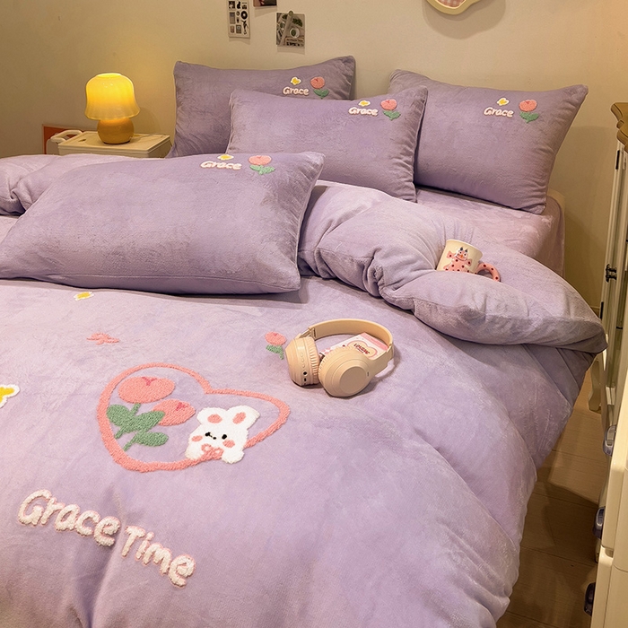 91家纺网 家纺一手货源 找家纺 梦之岛 2024新款ins加厚卡通爱心小兔毛巾绣牛奶绒四件套 爱心小兔-紫