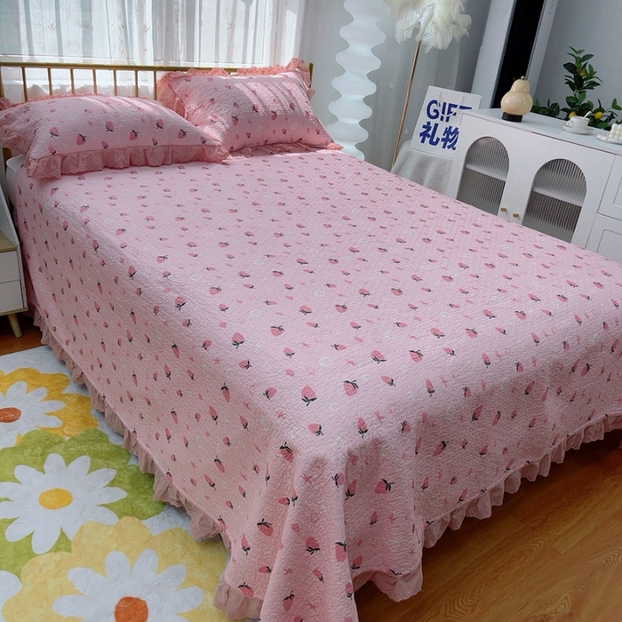 91家纺网 家纺一手货源 找家纺 2024新款亲肤舒适法式床盖三件套 草莓恋人