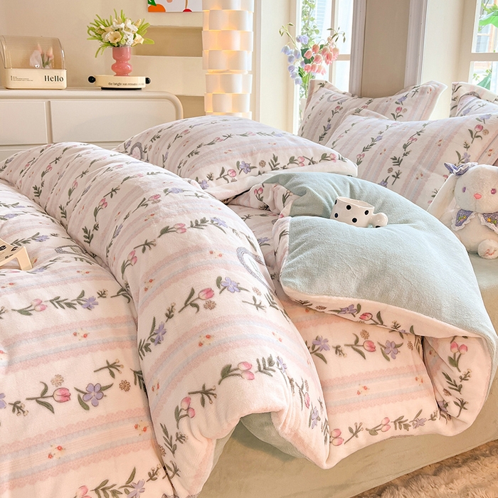 91家纺网 家纺一手货源 找家纺 妖妖家纺 2024新款高克重200克印花牛奶绒四件套 戴佳