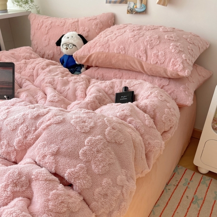 91家纺网 家纺一手货源 找家纺 六巷胡同 2024新款INS博主风云朵花舒棉绒四件套 豆沙粉