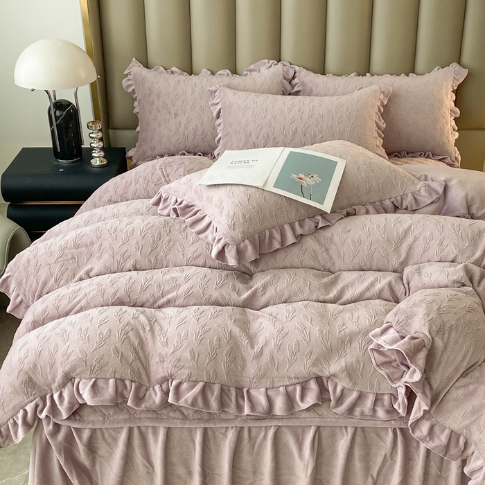 91家纺网 家纺一手货源 找家纺 美伦美焕 2024新款雕花绒床盖四件套（控价238） 大麦-芋紫