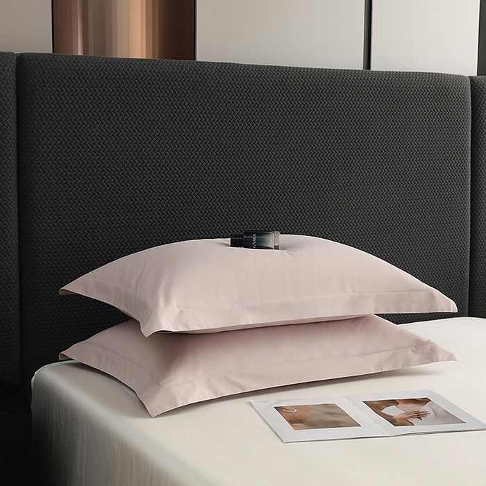 91家纺网 家纺一手货源 找家纺 莱阁亿 2025秋冬新款高支高密全棉纯棉磨毛双拼纯色单枕套 枕套单件 浅玉粉&粉糖