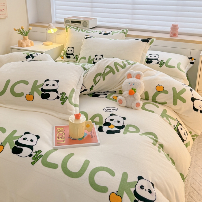 91家纺网 家纺一手货源 找家纺 妖妖家纺 2024新款高克重200克印花牛奶绒四件套 开心大熊猫