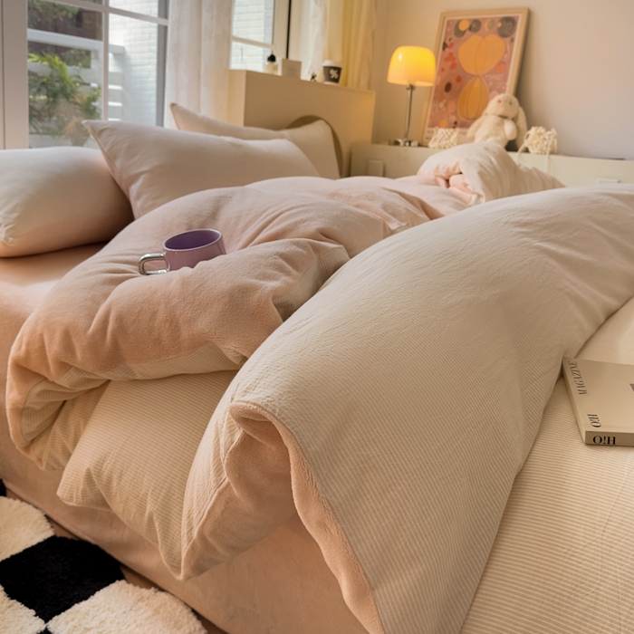 91家纺网 家纺一手货源 找家纺 2024最新款无印良品风双拼全棉色织水洗棉加牛奶绒单品被套简约风全棉拼牛奶绒被套 棉+绒-米密条