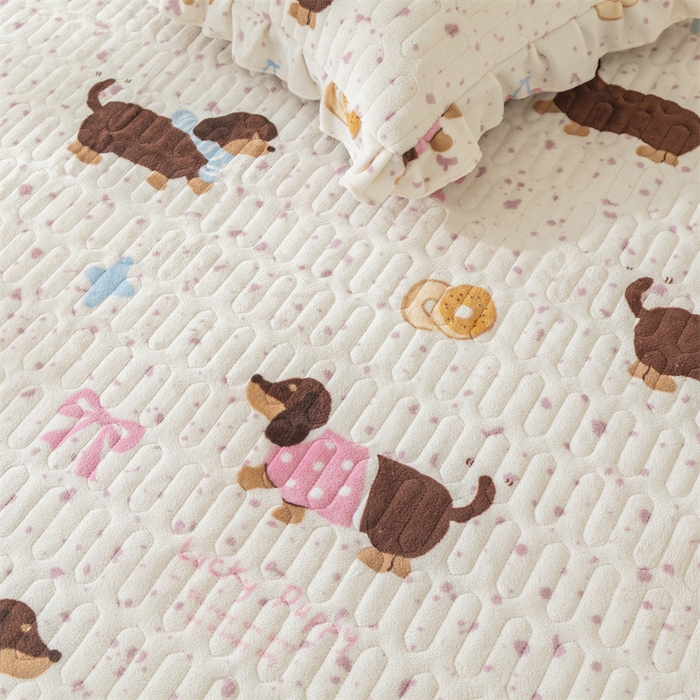 91家纺网 家纺一手货源 找家纺 美优兰 2025秋冬新款牛奶绒榻榻米垫床盖（可定制） 腊肠狗