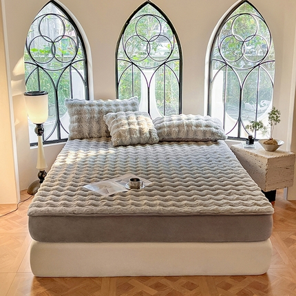 91家纺网 家纺一手货源 找家纺 （总）可恩欣 2025新款托斯卡纳兔毛绒牛奶绒床笠床罩床垫套【跨境供货】可真空压缩