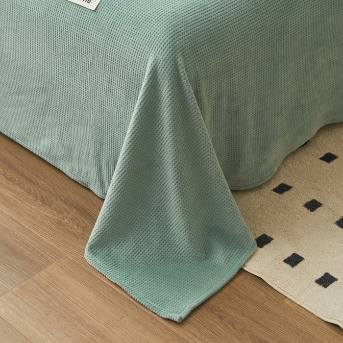 91家纺网 家纺一手货源 找家纺 吾诺家居 2024新款秋冬华夫格牛奶绒单床单系列 浅灰兰