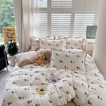 眠屿家纺 2024新款全棉皱皱纱牛奶绒四件套 腊肠狗