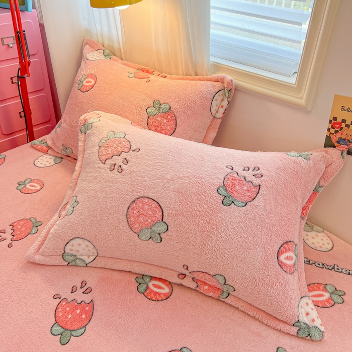 91家纺网 家纺一手货源 找家纺 韩巢家纺 2024新款雪花绒枕套一对装 奶油草莓