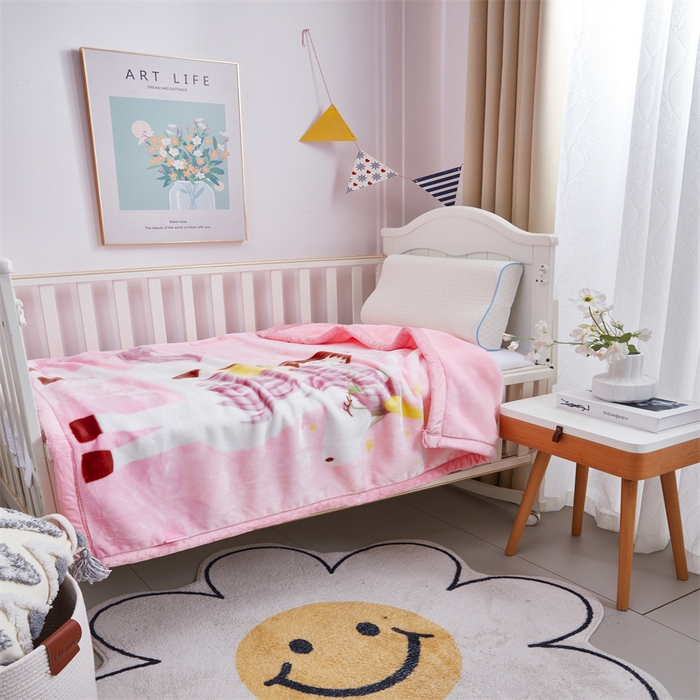 91家纺网 家纺一手货源 找家纺 凯轩毛毛毯毯子网销专供 2024新款加厚保暖儿童印花云毛毯毯子系列 小骑手  粉