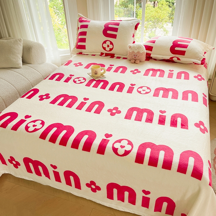 91家纺网 家纺一手货源 找家纺 千荨 2024新款多功能牛奶绒毛毯 怦然心动