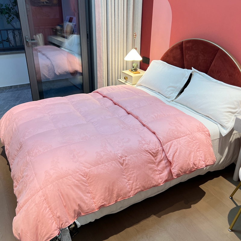 91家纺网 家纺一手货源 找家纺 静若居 2024新款双层大提花羽绒被壳不跑绒自充绒羽绒被壳厂家直销 双层凤尾粉色2